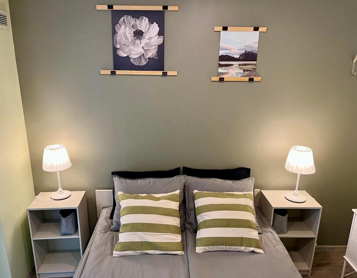 Cozy Vibes Like Home It Is Quiet Apartment With Three Bedrooms Riga Exterior foto